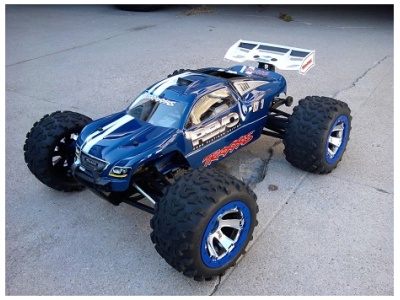 Carroçaria Revo 3.3 (Platinum Edition) c/ autocolantes Traxxas (Por Pintar) - Image 2