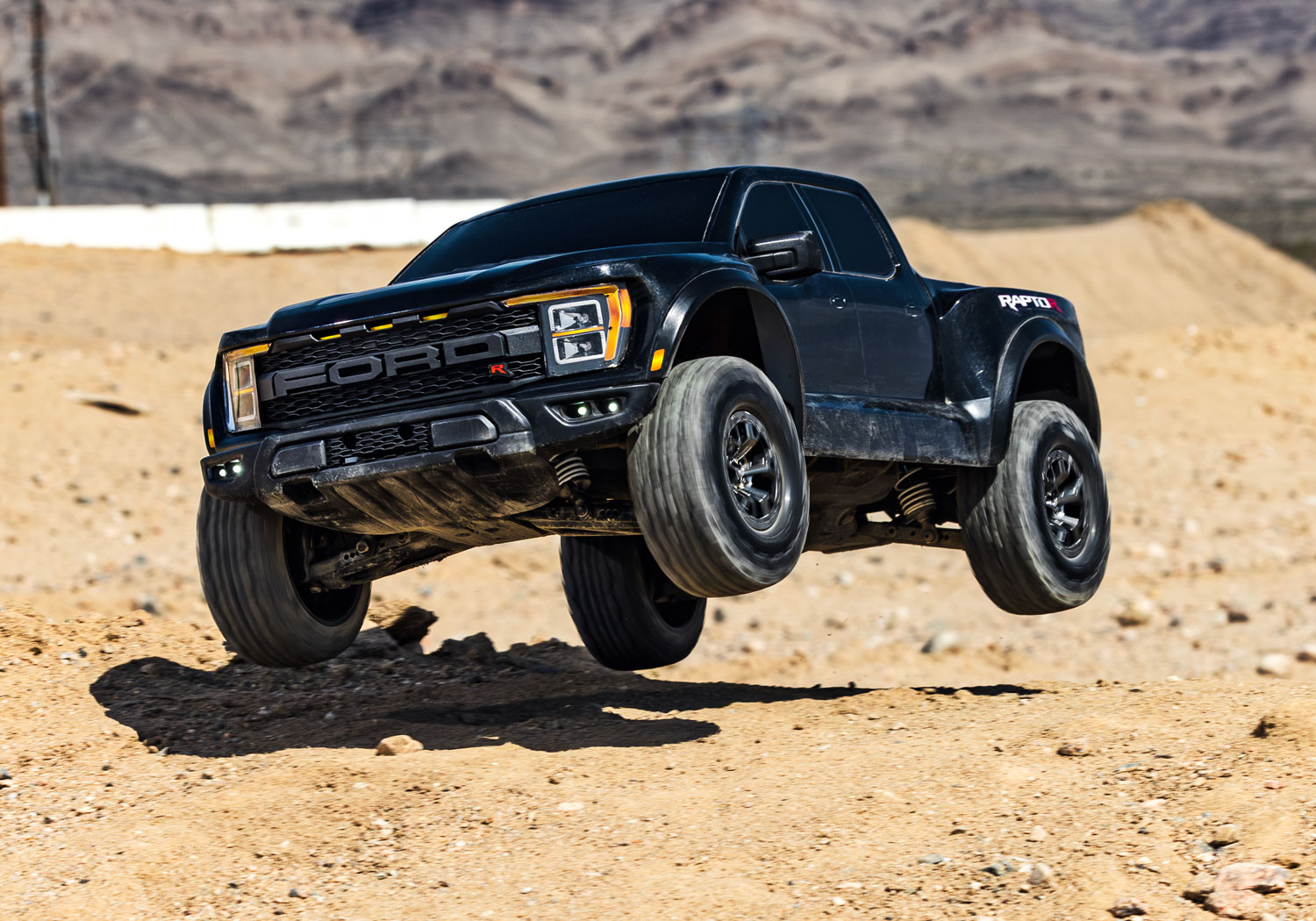 101076-4blk-ford-raptor-r-4×4-vxl-110-black-traxxas (2) FORD RAPTOR-R 4X4 VXL 1/10 BLACK TRAXXAS - Image 3
