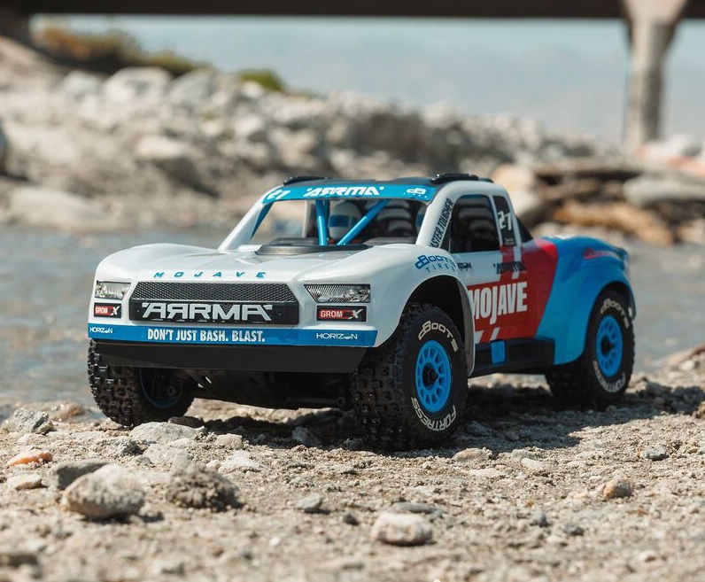 ara2304st2-mojave-grom-223s-brushless-4x4-small-scale-desert-truck-rtr-battery-charger-white-arrma (6) MOJAVE GROM 223S Brushless 4X4 Small Scale Desert Truck RTR Battery Charger White ARRMA - Image 6