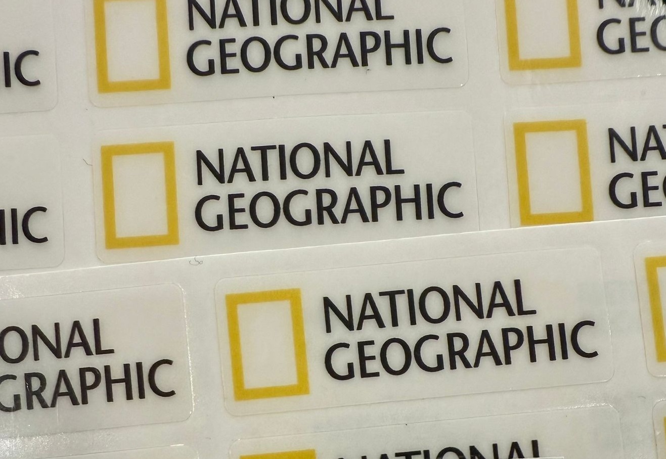 smstickerdisc124-autocolante-124-118-tipo-national-geographic-31x11mm-fundo-transparente-smart-rc-parts Autocolante 1/24 1/18 Tipo National Geographic 31x11mm Fundo Transparente Smart RC Parts - Image 1